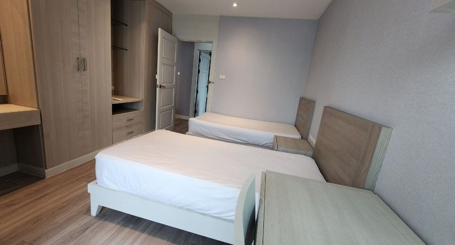 For rent 3 bedrooms apartment in Khlong Toei, Bangkok