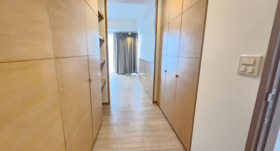 For rent 2 bedrooms apartment in Khlong Toei, Bangkok