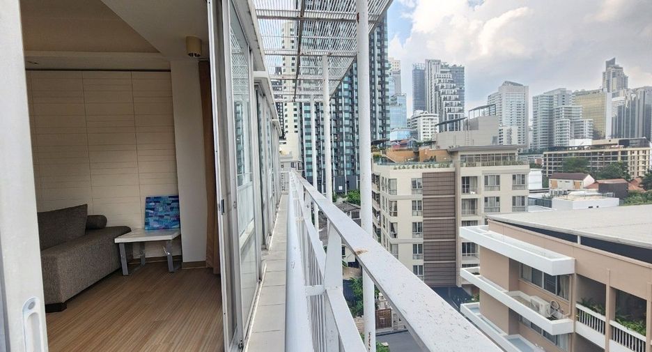 For rent 2 bedrooms apartment in Khlong Toei, Bangkok