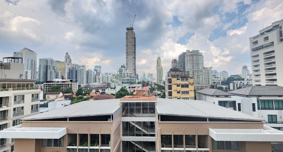 For rent 2 bedrooms apartment in Khlong Toei, Bangkok