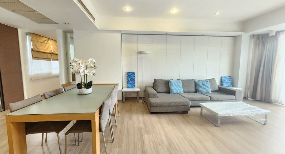 For rent 2 bedrooms apartment in Khlong Toei, Bangkok