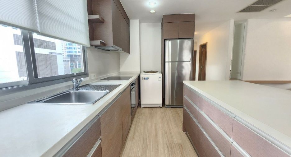 For rent 2 bedrooms apartment in Khlong Toei, Bangkok