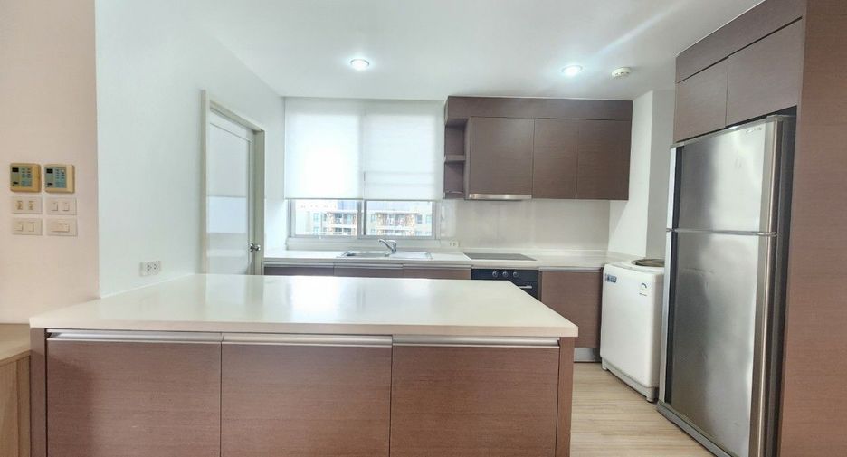 For rent 2 bedrooms apartment in Khlong Toei, Bangkok