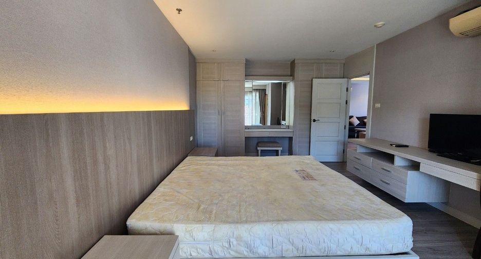 For rent 3 bedrooms apartment in Khlong Toei, Bangkok