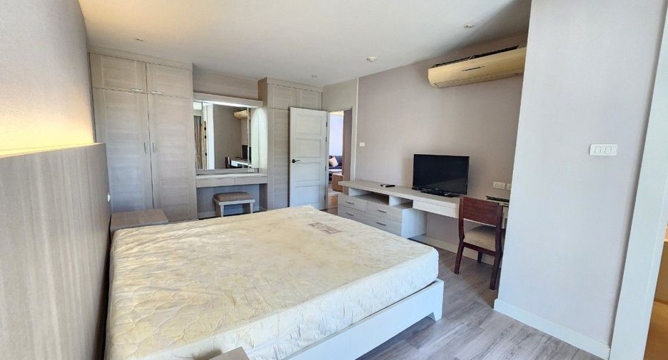 For rent 3 bedrooms apartment in Khlong Toei, Bangkok