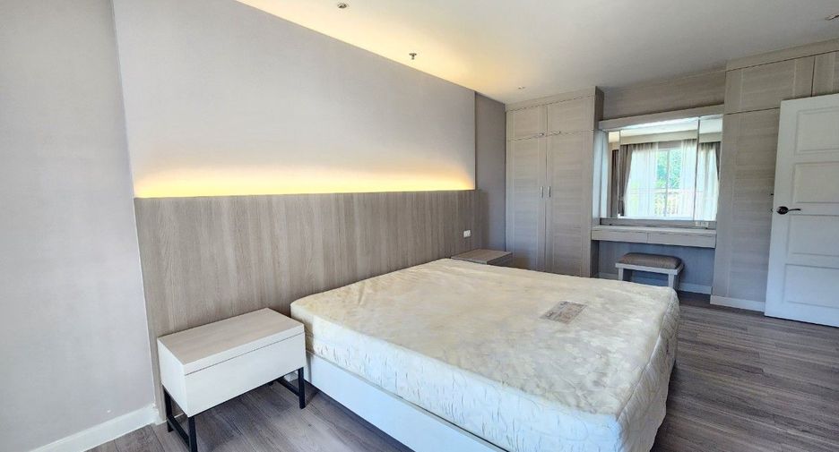 For rent 3 bedrooms apartment in Khlong Toei, Bangkok