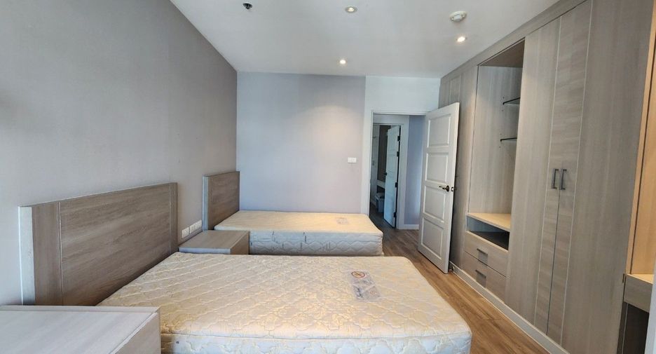 For rent 3 bedrooms apartment in Khlong Toei, Bangkok
