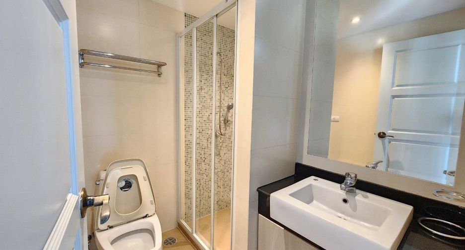 For rent 3 bedrooms apartment in Khlong Toei, Bangkok