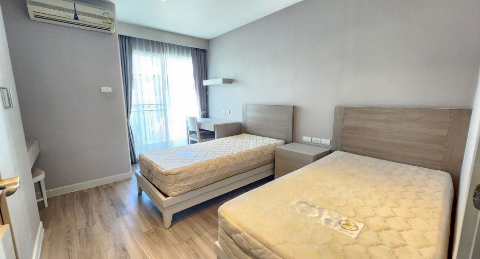 For rent 3 bedrooms apartment in Khlong Toei, Bangkok