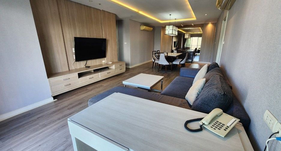 For rent 3 bedrooms apartment in Khlong Toei, Bangkok