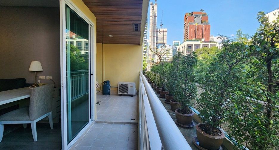 For rent 3 bedrooms apartment in Khlong Toei, Bangkok