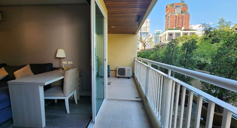 For rent 3 bedrooms apartment in Khlong Toei, Bangkok