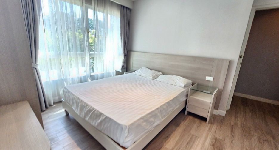 For rent 3 bedrooms apartment in Khlong Toei, Bangkok