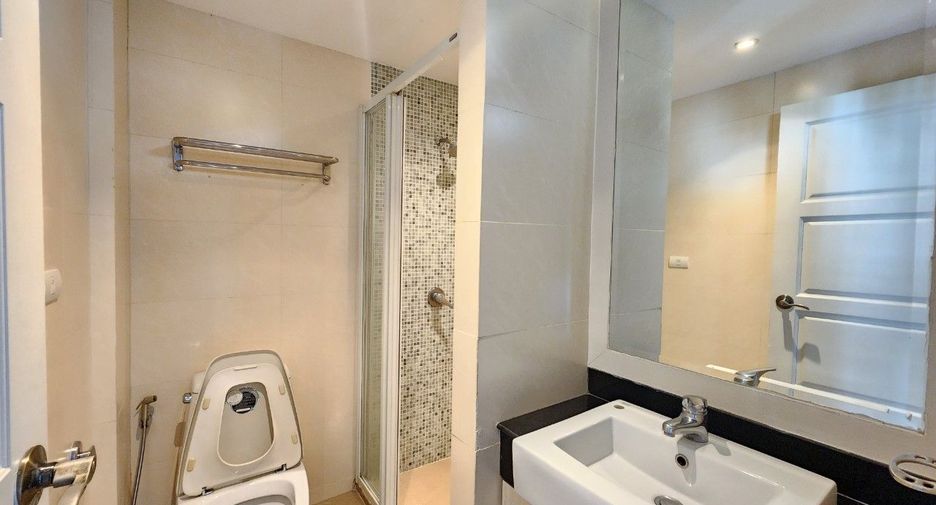 For rent 3 bedrooms apartment in Khlong Toei, Bangkok