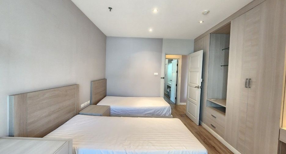 For rent 3 bedrooms apartment in Khlong Toei, Bangkok