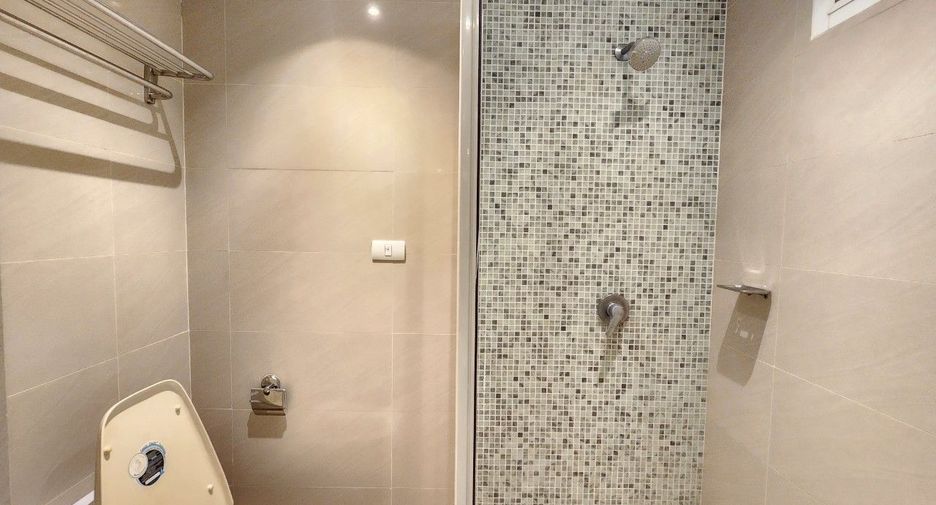 For rent 3 bedrooms apartment in Khlong Toei, Bangkok