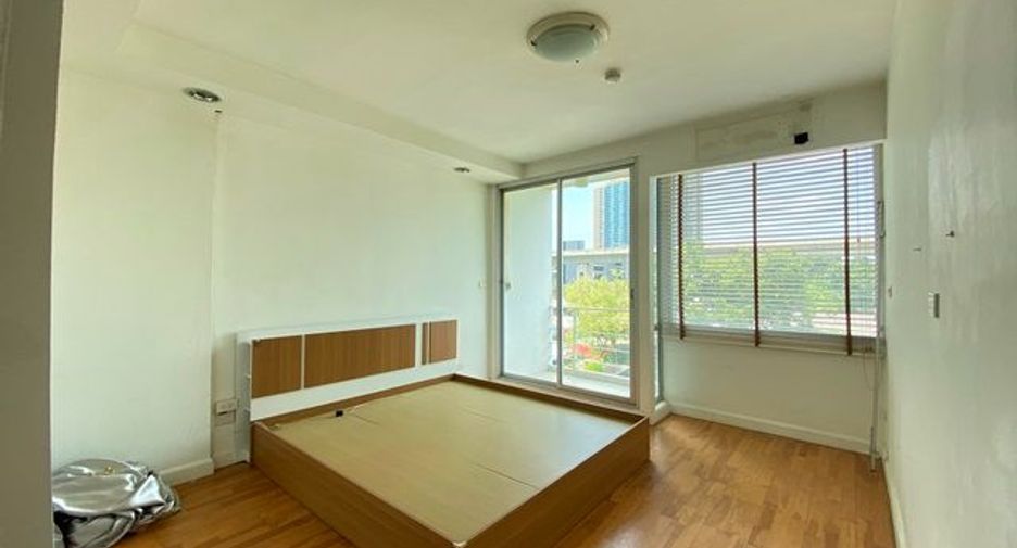 For sale studio condo in Suan Luang, Bangkok