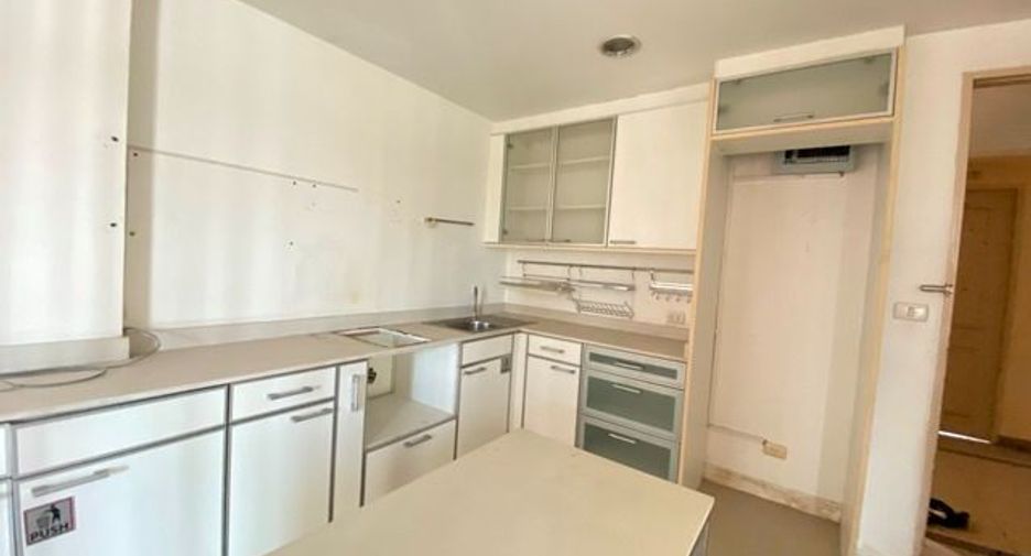 For sale studio condo in Suan Luang, Bangkok