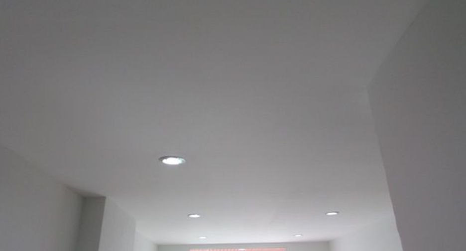 For sale studio condo in Khlong Toei, Bangkok