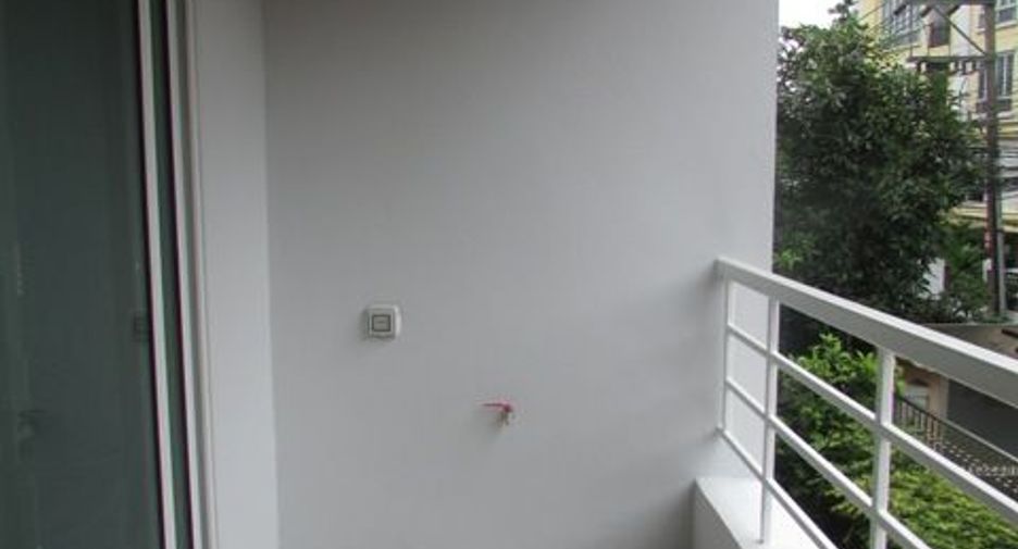 For sale studio condo in Khlong Toei, Bangkok