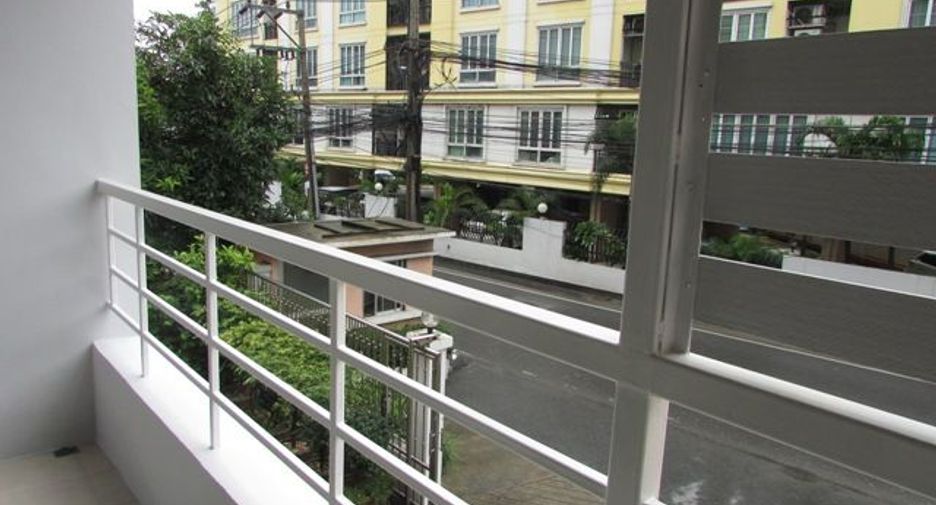 For sale studio condo in Khlong Toei, Bangkok