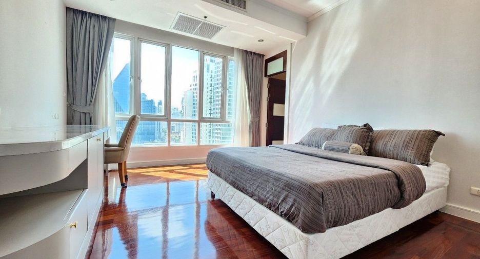 For rent 3 bedrooms apartment in Khlong Toei, Bangkok