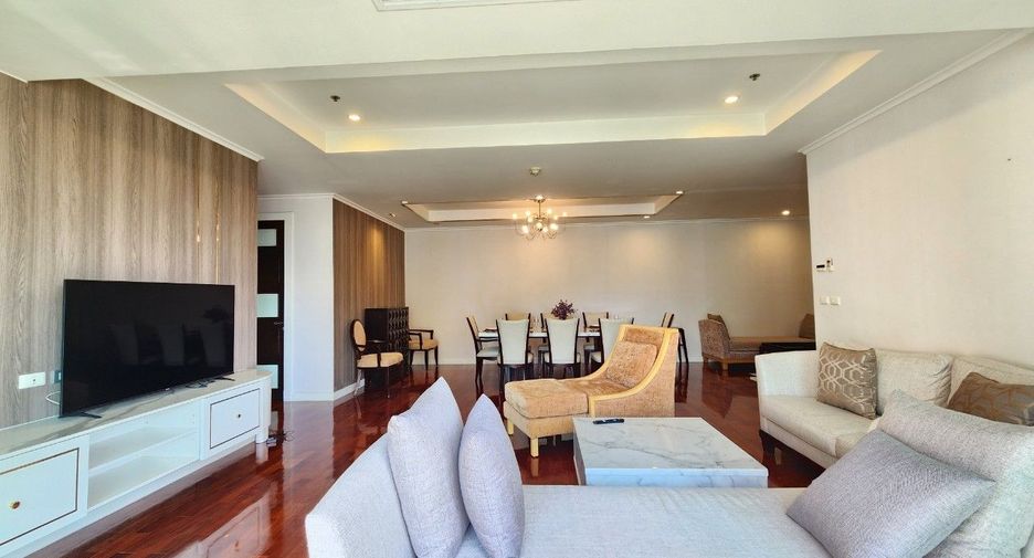 For rent 3 bedrooms apartment in Khlong Toei, Bangkok