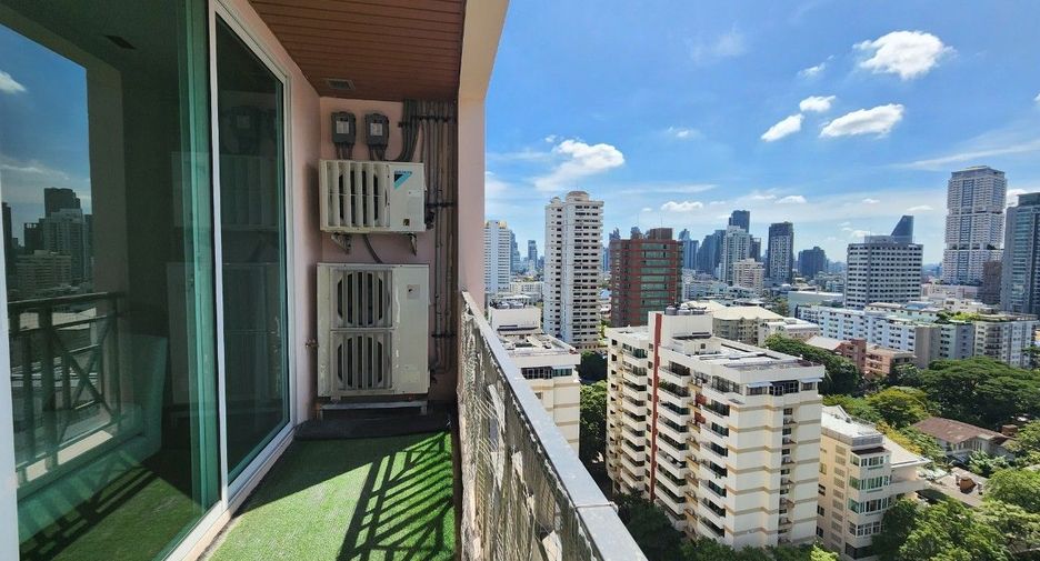 For rent 3 bedrooms apartment in Khlong Toei, Bangkok