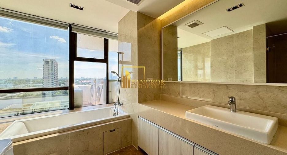 For rent 3 bedrooms condo in Yan Nawa, Bangkok
