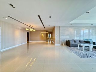 For rent 3 bedrooms condo in Yan Nawa, Bangkok