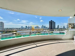 For rent 3 bedrooms condo in Yan Nawa, Bangkok