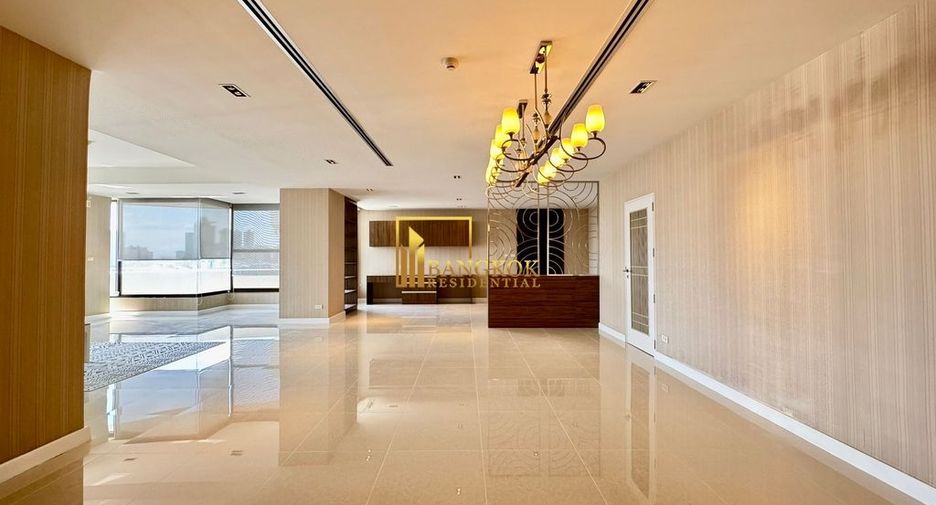 For rent 3 bedrooms condo in Yan Nawa, Bangkok