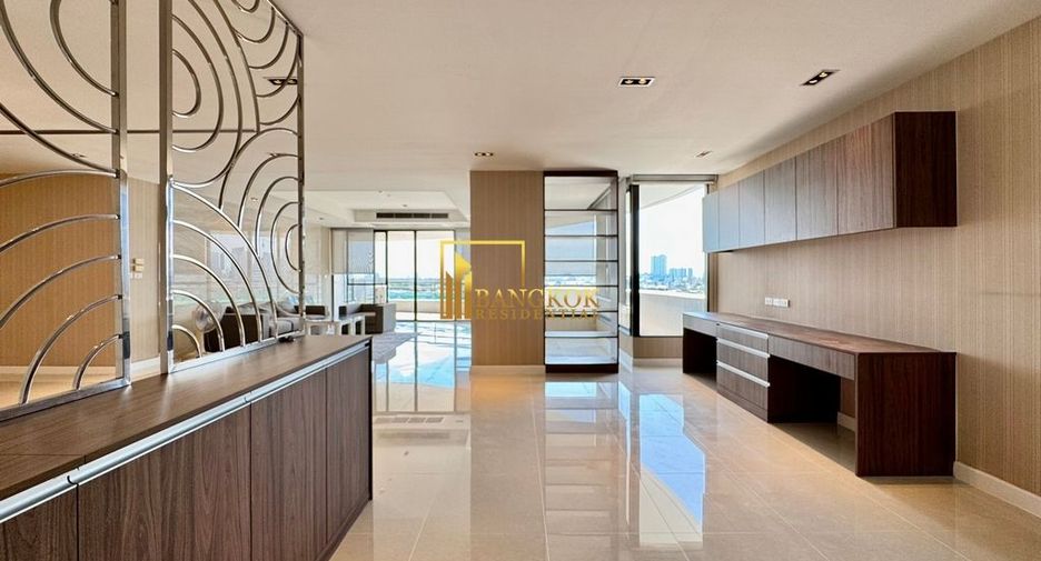 For rent 3 bedrooms condo in Yan Nawa, Bangkok