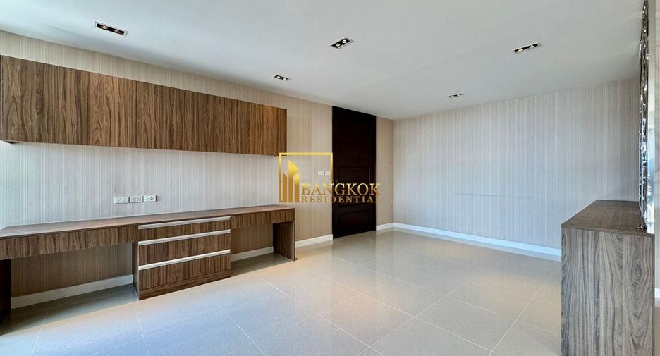 For rent 3 bedrooms condo in Yan Nawa, Bangkok