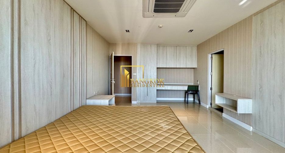 For rent 3 bedrooms condo in Yan Nawa, Bangkok