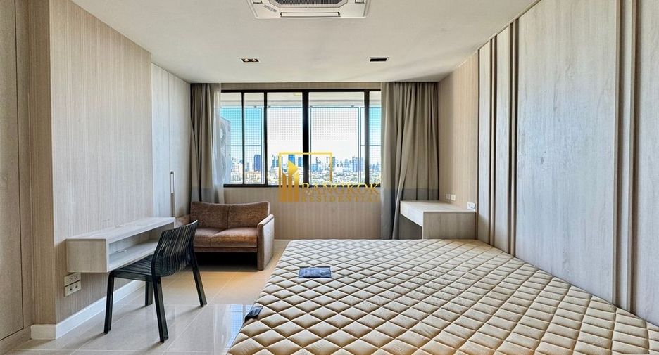 For rent 3 bedrooms condo in Yan Nawa, Bangkok