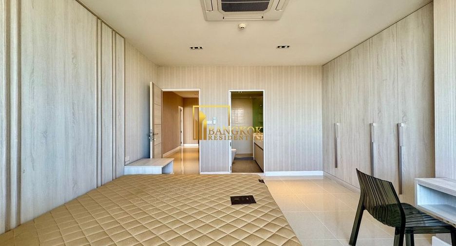 For rent 3 bedrooms condo in Yan Nawa, Bangkok