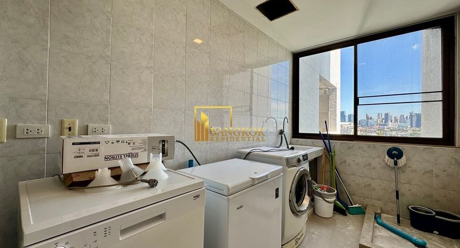 For rent 3 bedrooms condo in Yan Nawa, Bangkok