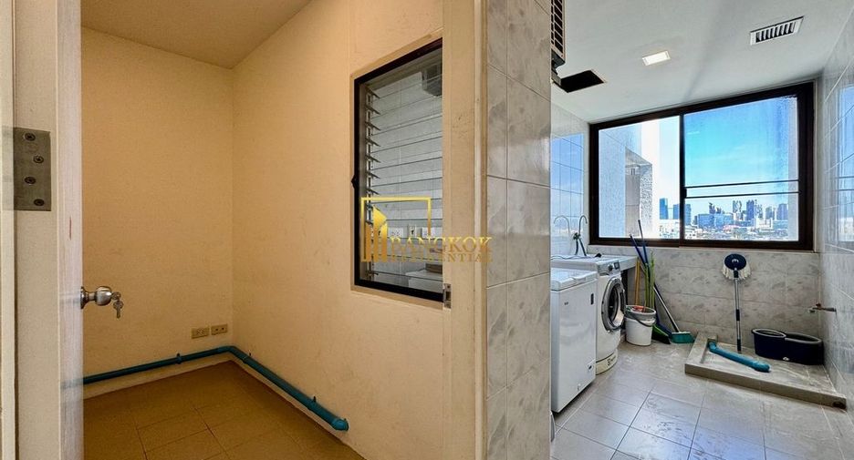 For rent 3 bedrooms condo in Yan Nawa, Bangkok