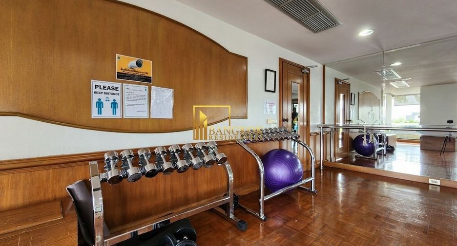 For rent 3 bedrooms condo in Yan Nawa, Bangkok