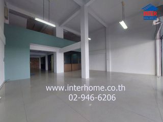 For sale 3 bed retail Space in Mueang Samut Prakan, Samut Prakan
