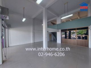 For sale 3 bed retail Space in Mueang Samut Prakan, Samut Prakan