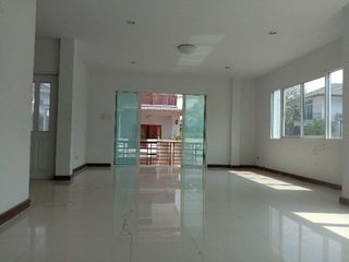 Casa en venta de estudio en Lat Krabang, Bangkok