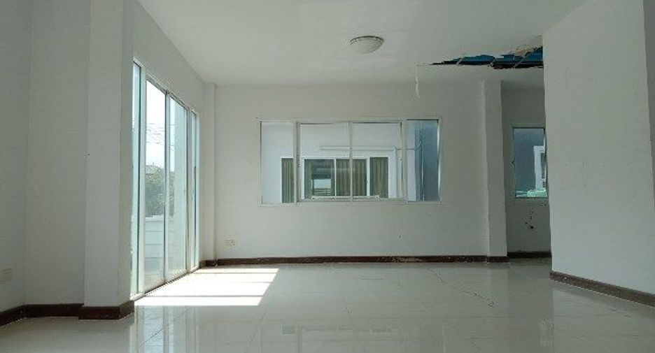 Casa en venta de estudio en Lat Krabang, Bangkok