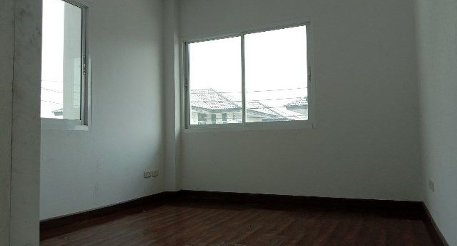 Casa en venta de estudio en Lat Krabang, Bangkok