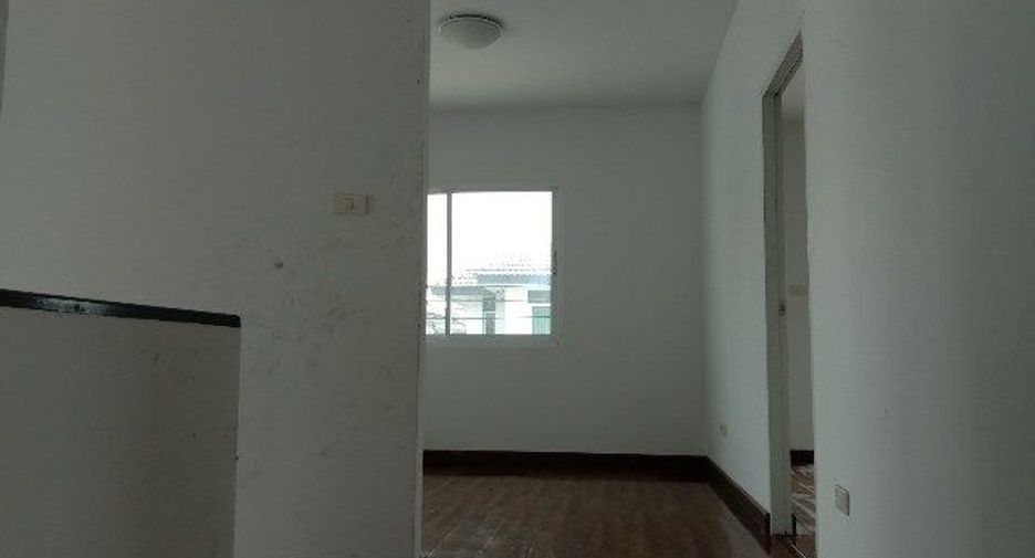 Casa en venta de estudio en Lat Krabang, Bangkok