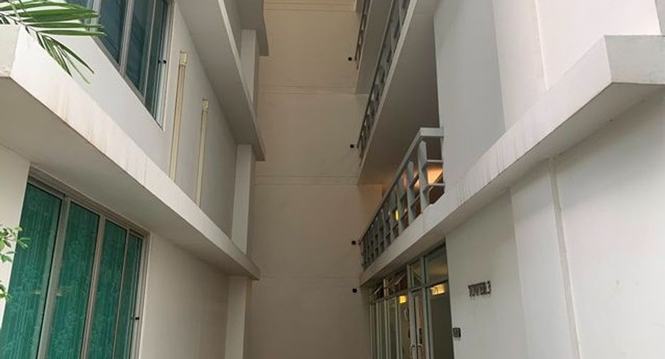 For sale studio condo in Khlong Toei, Bangkok