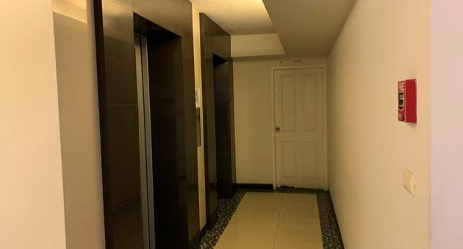 For sale studio condo in Khlong Toei, Bangkok