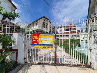 Haus zum Kauf mit Studio in Saphan Sung, Bangkok