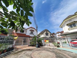 Haus zum Kauf mit Studio in Saphan Sung, Bangkok